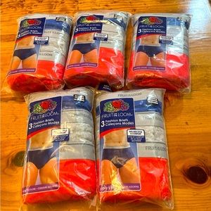 Mens XXL Fruit of the loom briefs.